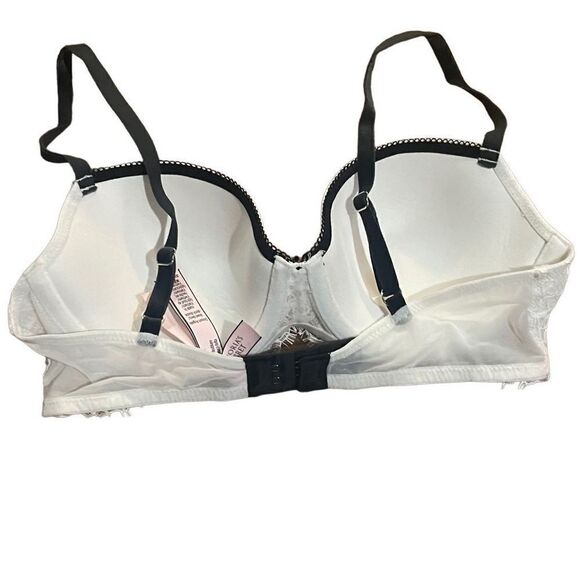 Victoria's Secret White Lace Bra - Picture 2 of 7